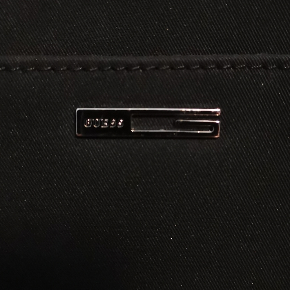 Guess purse, on the small clutch size - Picture 2 of 4